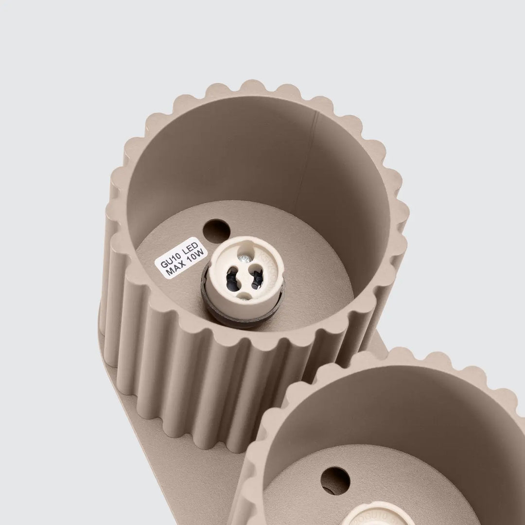 Beige lampe plafonnier aura 2 avec douille nervurée gu10 led max 10w forme unique inspirée taupe