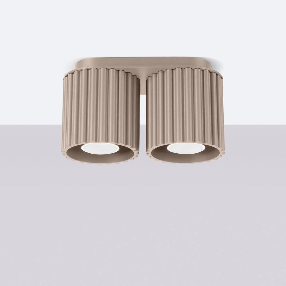 Luminaire plafonnier aura 2 taupe avec double lumière à abat-jour cylindrique cannelé et forme unique inspirée