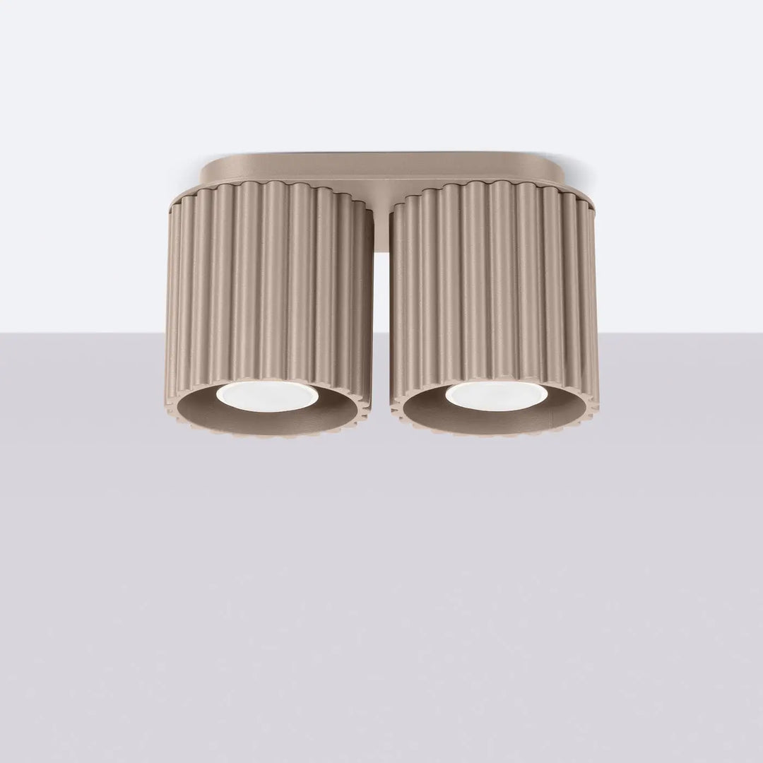 Luminaire plafonnier aura 2 taupe avec double lumière à abat-jour cylindrique cannelé et forme unique inspirée