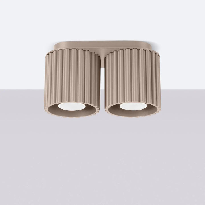 Luminaire plafonnier aura 2 taupe avec double lumière à abat-jour cylindrique cannelé et forme unique inspirée