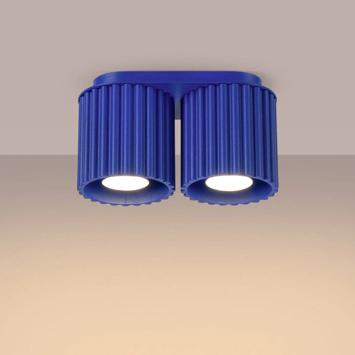 Luminaire plafonnier aura 2 ultramarine avec double tête bleue vibrante et forme unique inspirée moderne industrielle