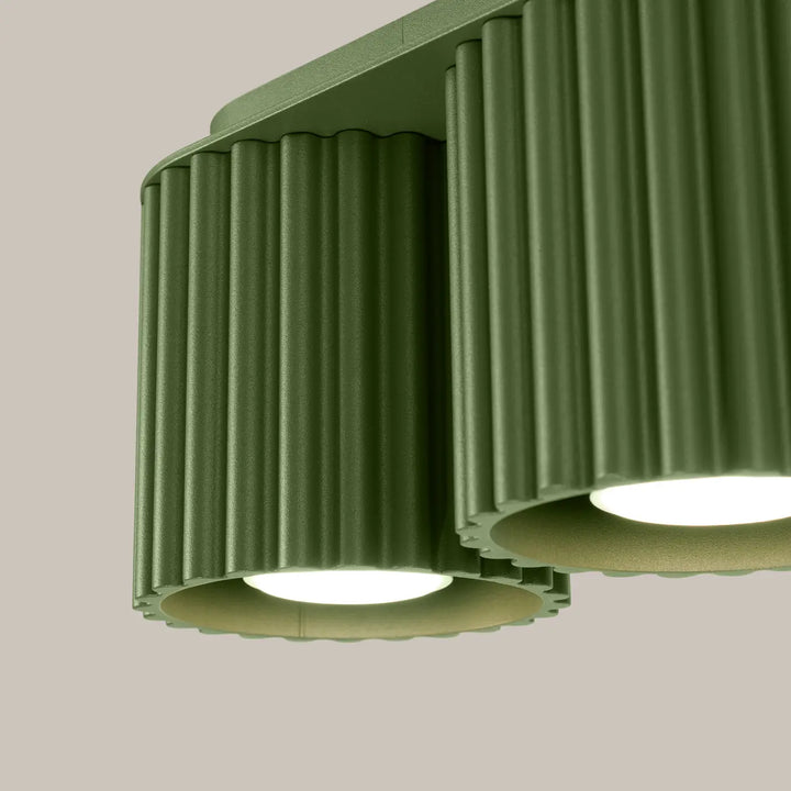 Luminaire plafonnier aura 2 vert olive en métal nervuré avec deux ampoules circulaires éclairées forme unique inspirée