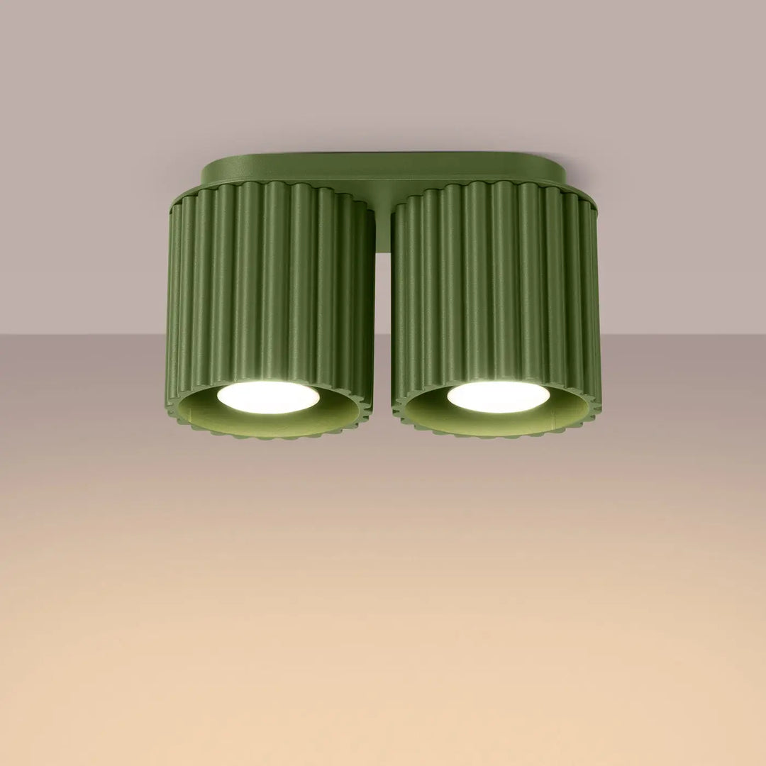 Luminaire plafonnier aura 2 vert olive avec forme unique inspirée, double tête à abat-jour cylindrique cannelé et led encastrées
