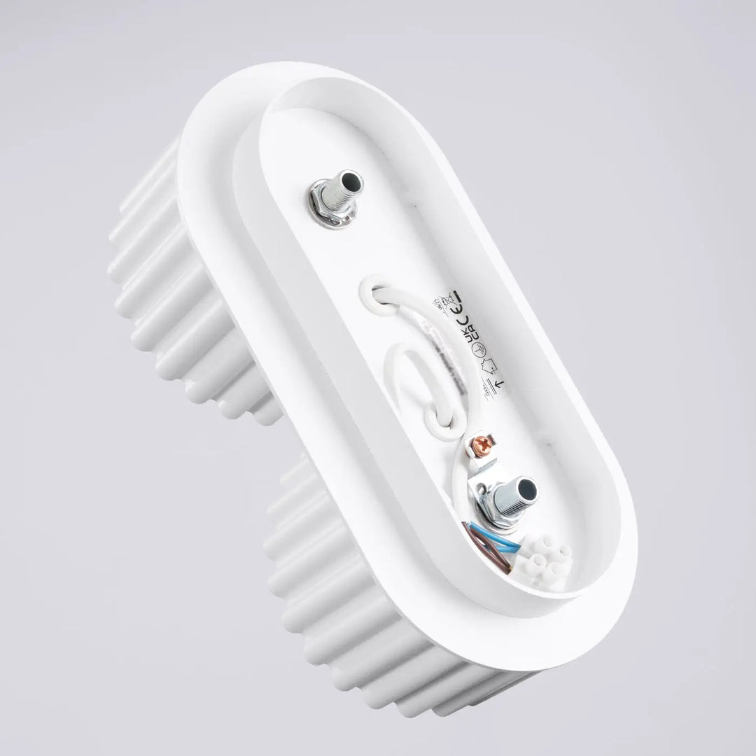Luminaire plafonnier aura 2 blanc avec forme unique inspirée, led ovale, dissipateur à ailettes et câblage visible arrière
