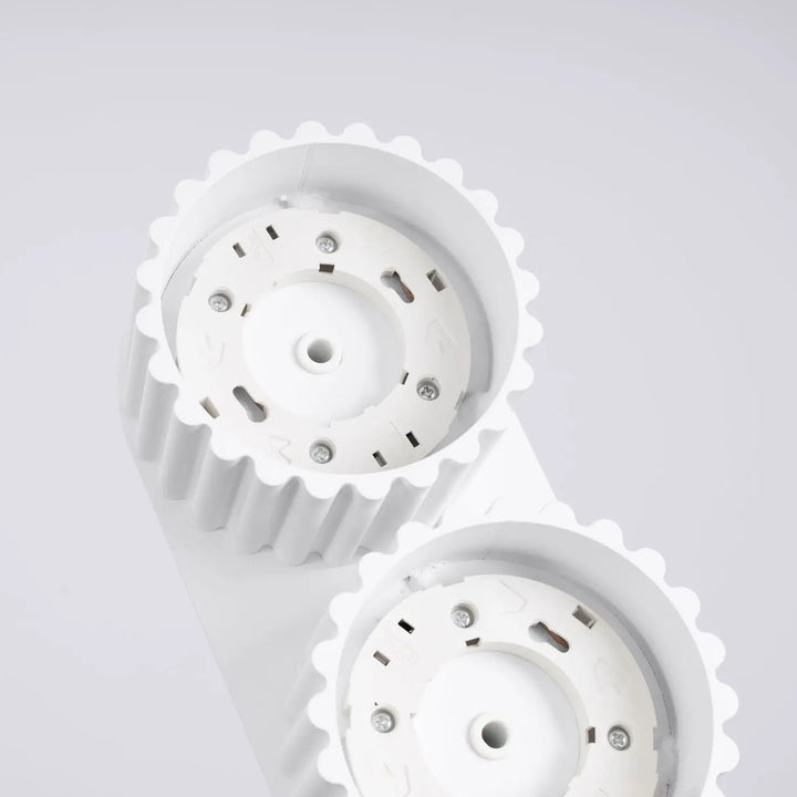 Luminaire plafonnier aura 2 blanc en plastique avec forme unique inspirée à bordure dentelée et plaque de fixation circulaire