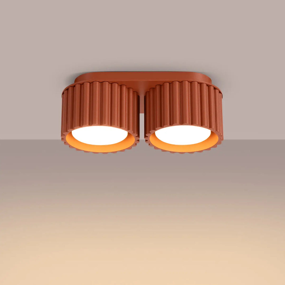 Luminaire plafonnier aura 2 rouge ochra cuivre avec double lumière et abat-jour cylindrique cannelé forme unique inspirée
