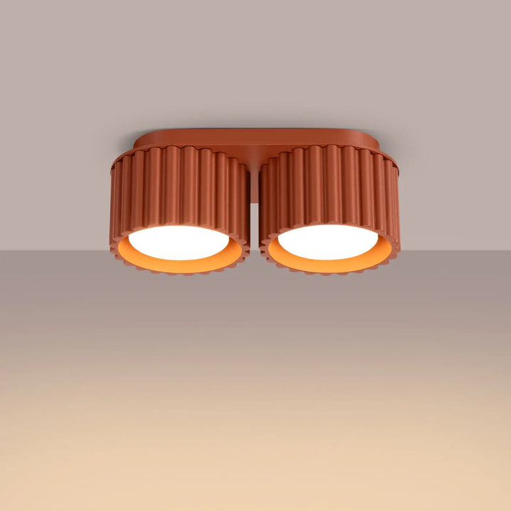 Luminaire plafonnier aura 2 rouge ochra cuivre avec double lumière et abat-jour cylindrique cannelé forme unique inspirée