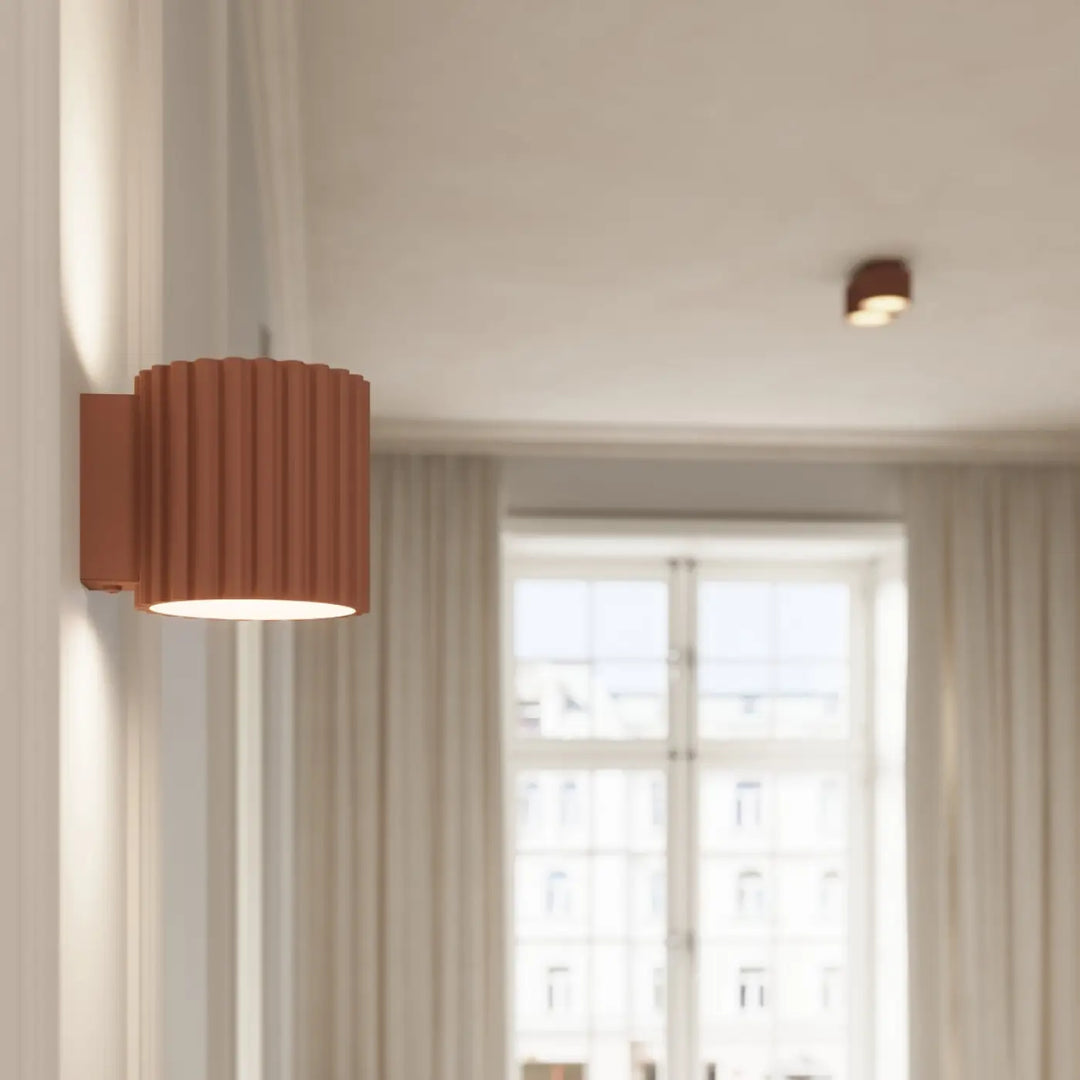 Luminaire plafonnier aura 2 moka en terre cuite avec une forme unique inspirée et un éclairage chaleureux