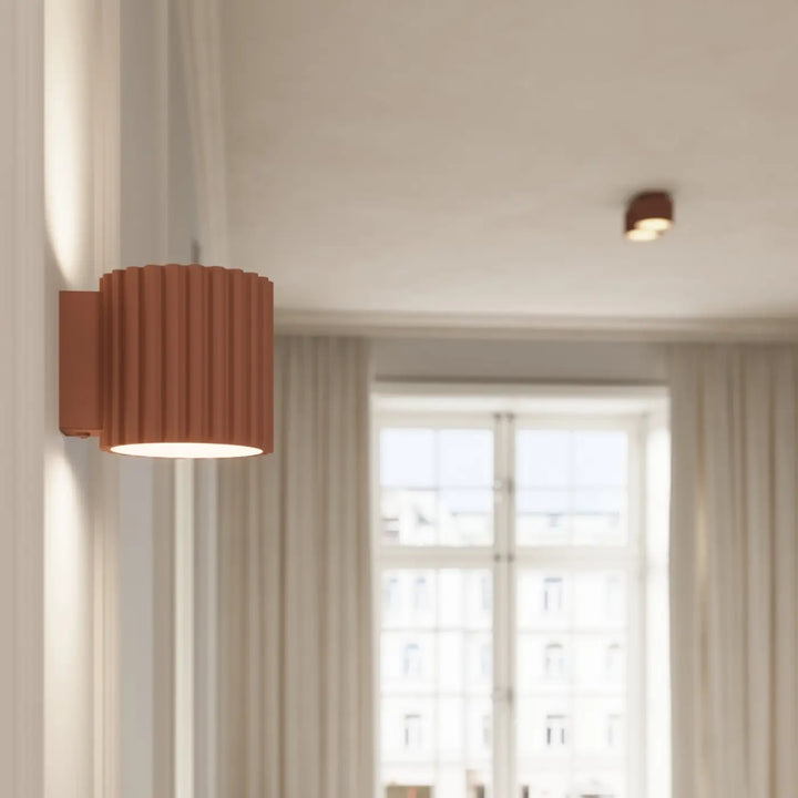 Luminaire plafonnier aura 2 moka en terre cuite avec une forme unique inspirée et un éclairage chaleureux