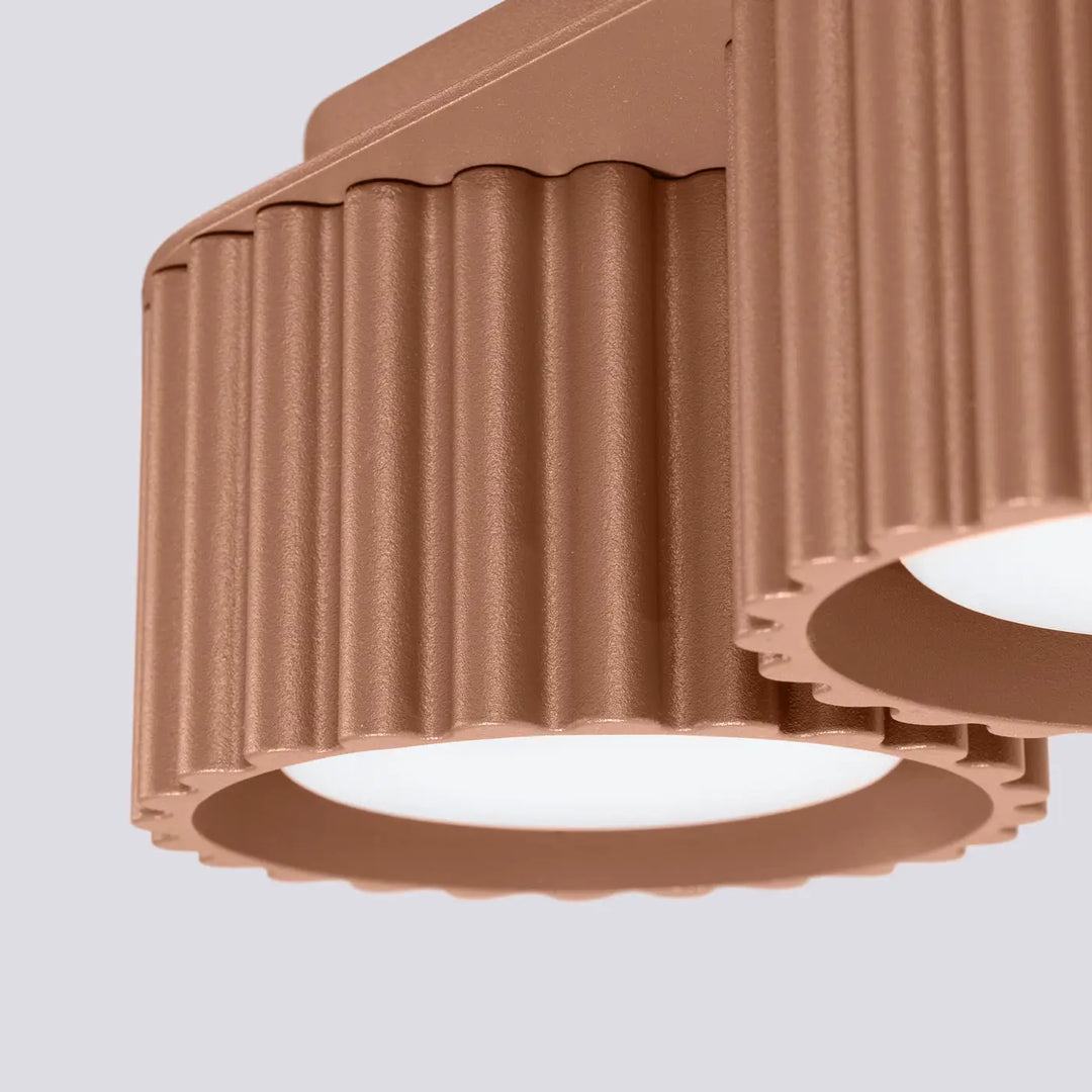 Luminaire plafonnier aura 2 moka en métal cuivre avec forme unique inspirée et design moderne côtelé