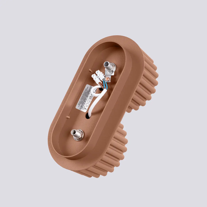 Luminaire plafonnier aura 2 moka en plastique cannelé tan avec forme unique inspirée et câblage apparent