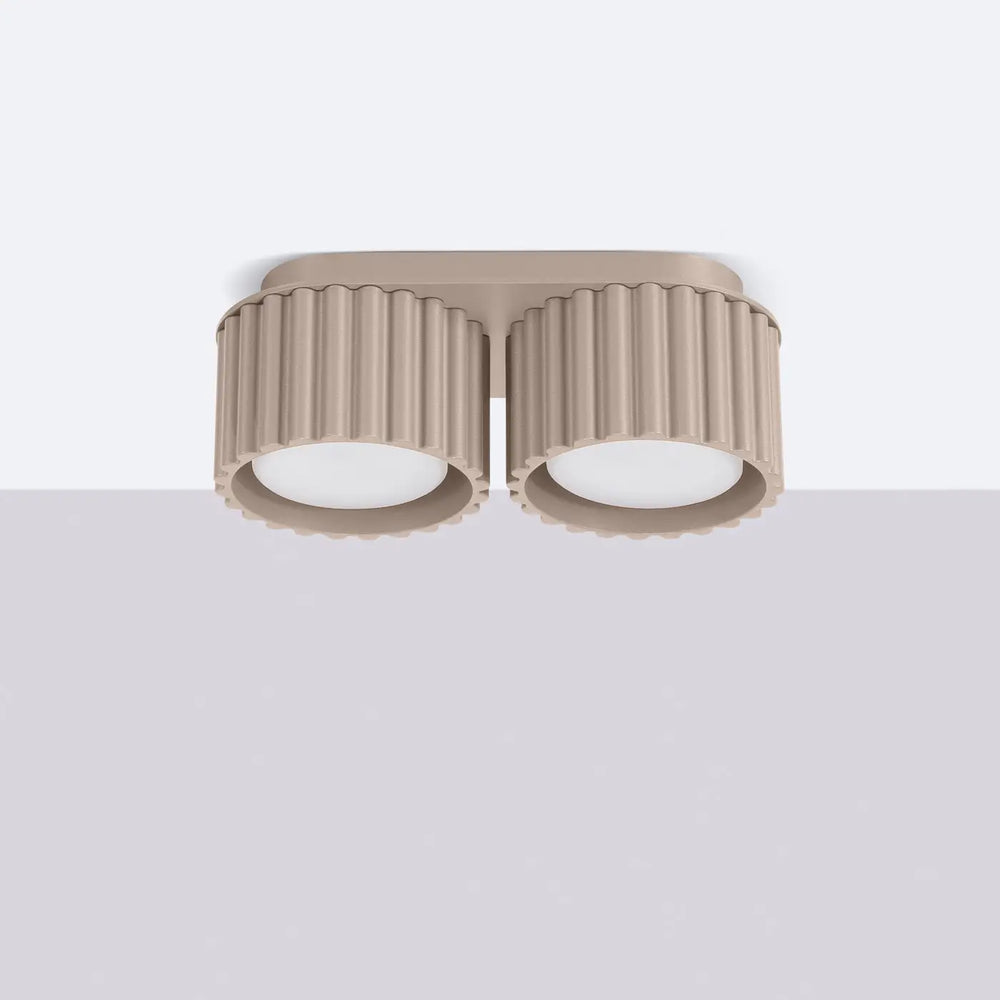 Luminaire plafonnier aura 2 taupe beige avec forme unique inspirée et abat-jour cannelé en verre cylindrique