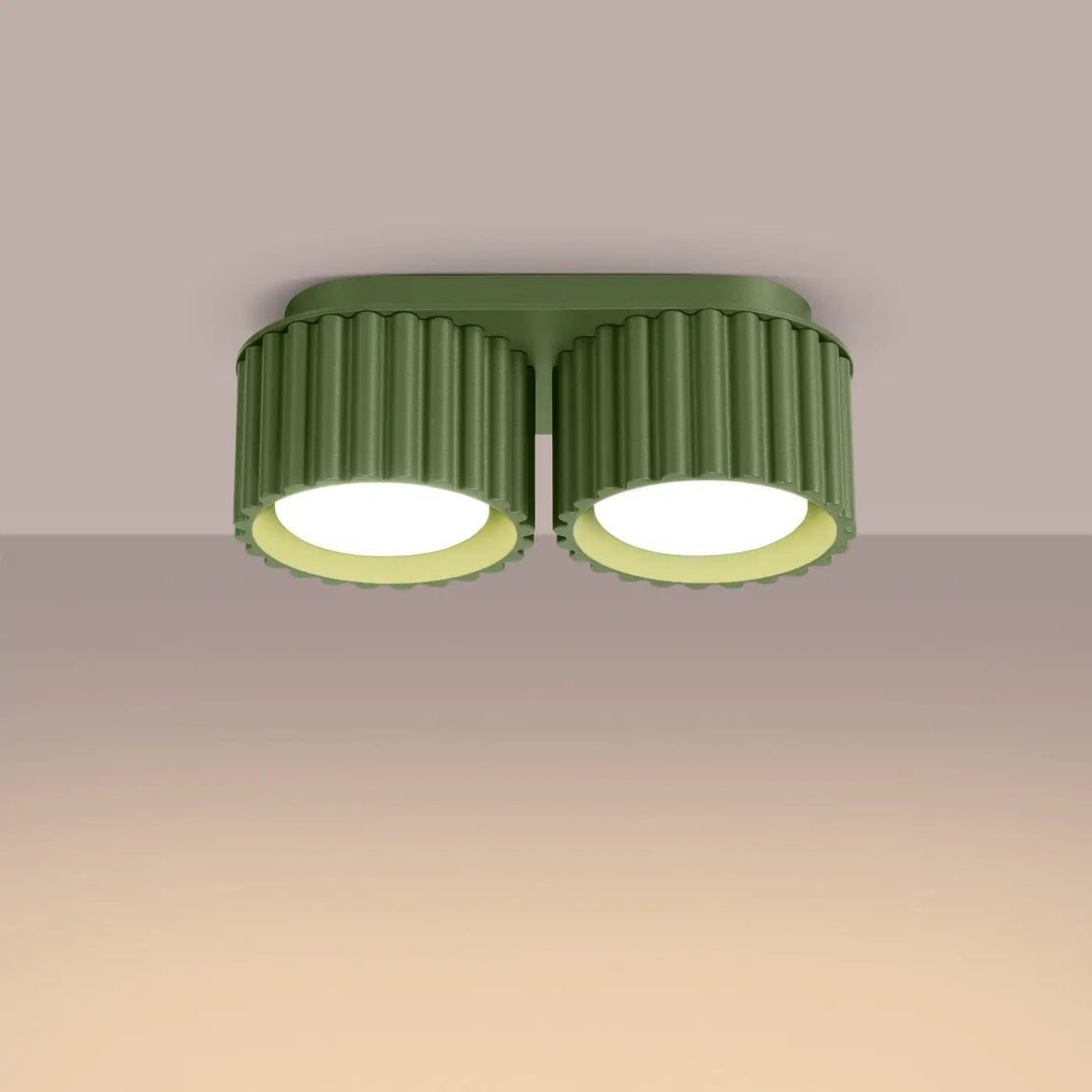 Luminaire plafonnier aura 2 vert olive avec double éclairage et forme unique inspirée aux abat-jour nervurés flûtés
