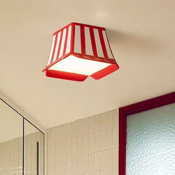 Plafonnier enfant rouge rayé blanc avec finition brillante pour décoration intérieure moderne