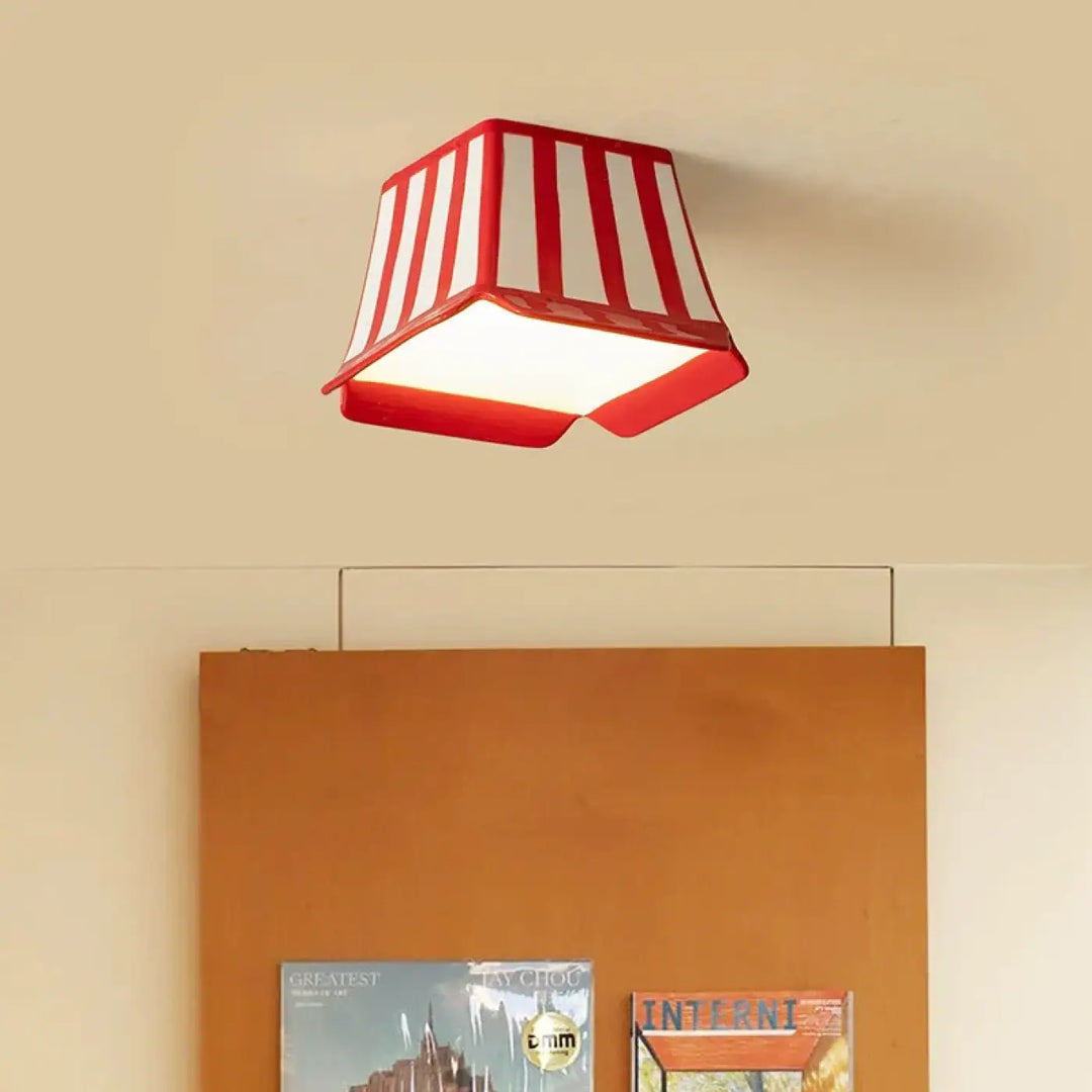 Plafonnier enfant rouge rayé blanc style canne à sucre pour décoration intérieure ludique et moderne
