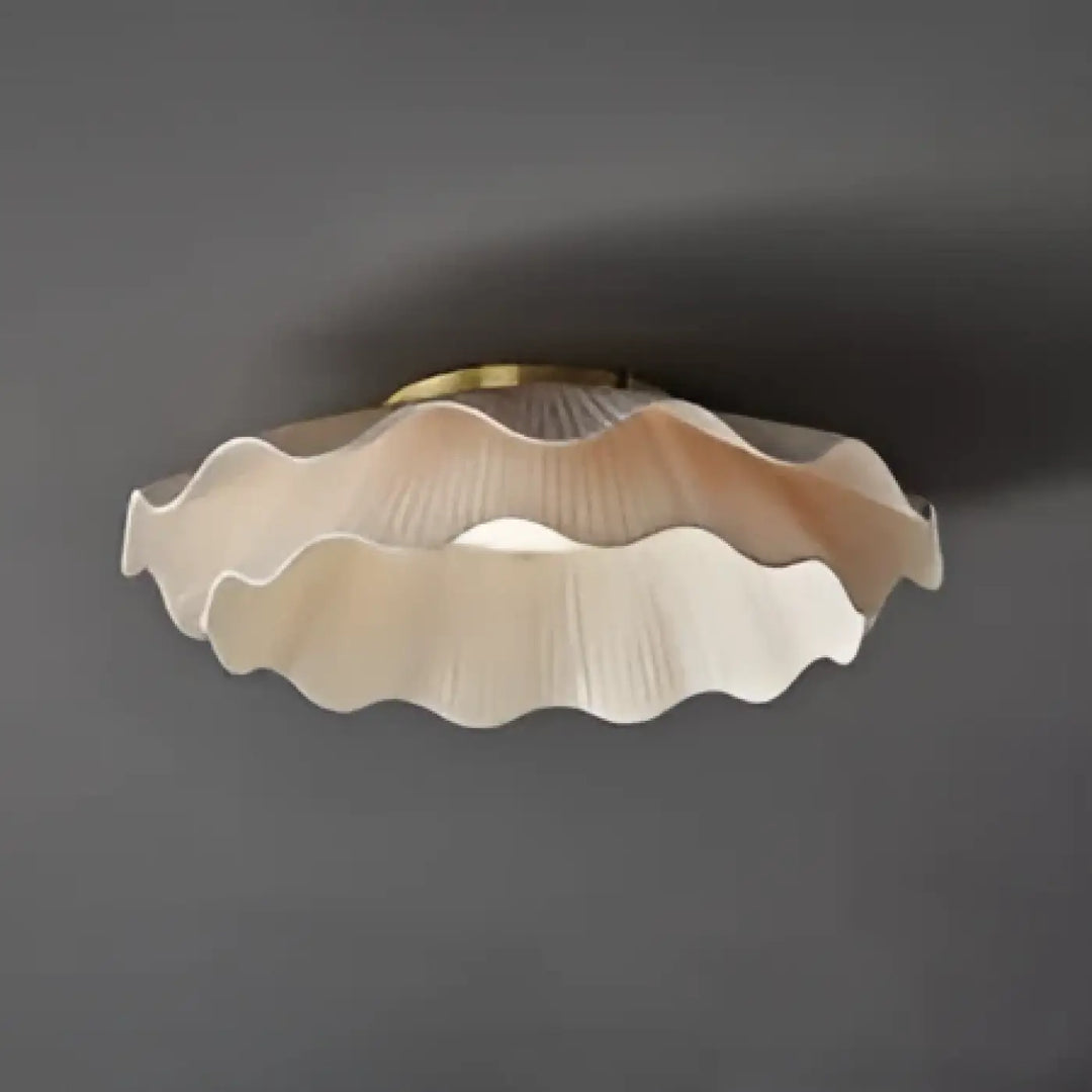 Luminaire plafonnier contemporaine cream beige en verre ondulé avec fixation finition laiton pour lumière enveloppante