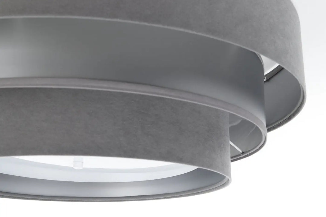 Luminaire plafonnier gris en velours avec anneaux circulaires concentriques pour une élégance triniti argent
