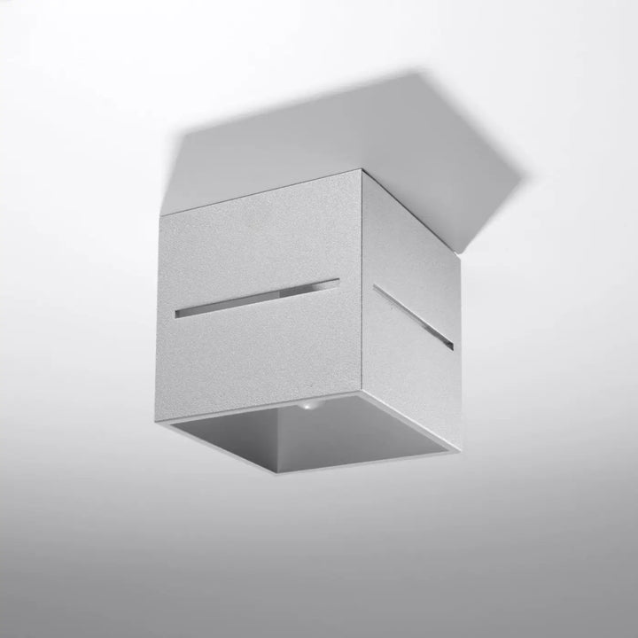 Plafonnier lobo gris en forme de cube avec perforation linéaire dispersera un spectacle lumineux moderne