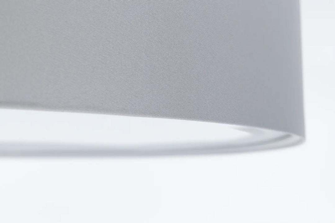 Luminaire plafonnier gris avec abat-jour en tissu gris platine à texture tissée subtile