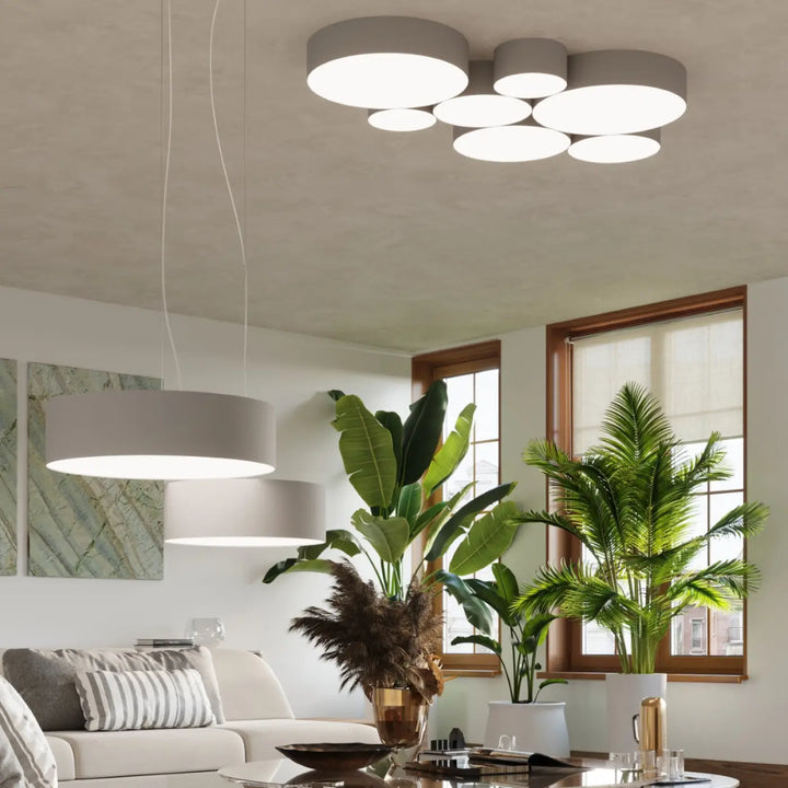 Luminaire plafonnier arena 55 gris avec éclairage polyvalent et forme riche composé de disques circulaires superposés