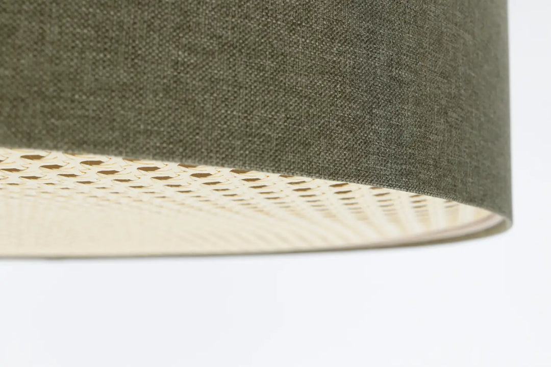 Luminaire plafonnier boho elegant gris vert avec abat-jour en lin vert olive et intérieur en rotin tressé