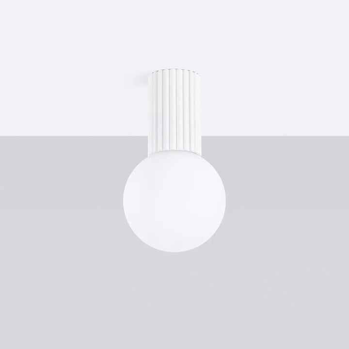 Luminaire plafonnier halo blanc avec sphère laiteuse et base cylindrique striée idéal comme lampe halo bureau décorative