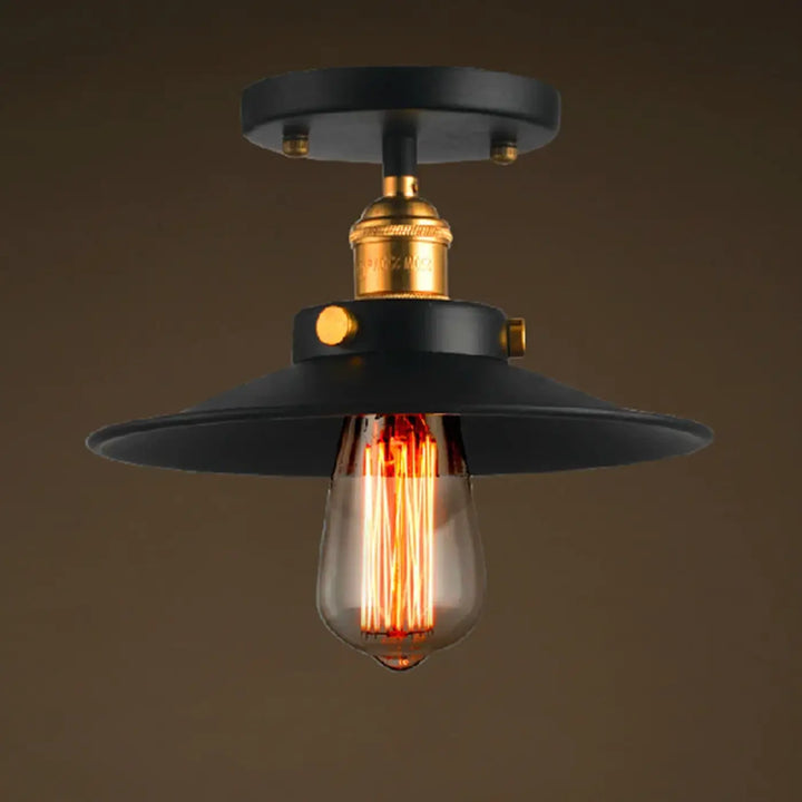 Luminaire plafonnier style industriel noir avec douille finition laiton et ampoule edison pour décoration intérieure