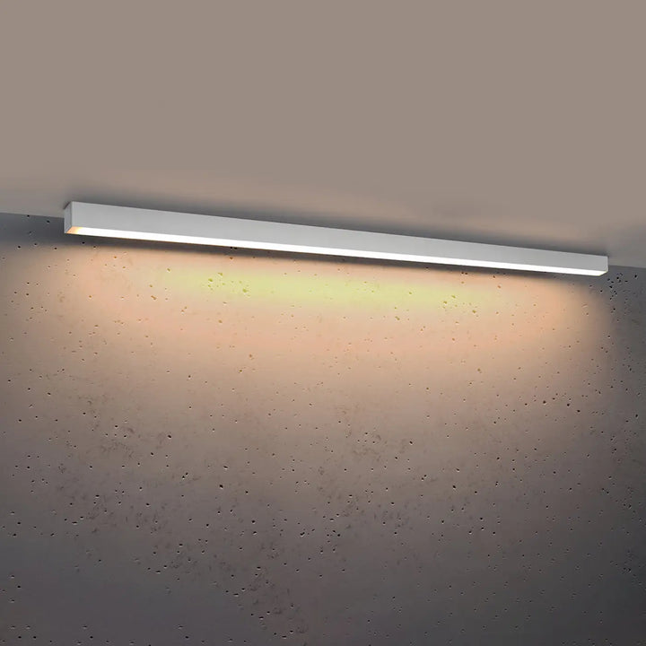 Luminaire plafonnier pinne 150 blanc avec module led monté en surface et paramètres d’éclairage réglables