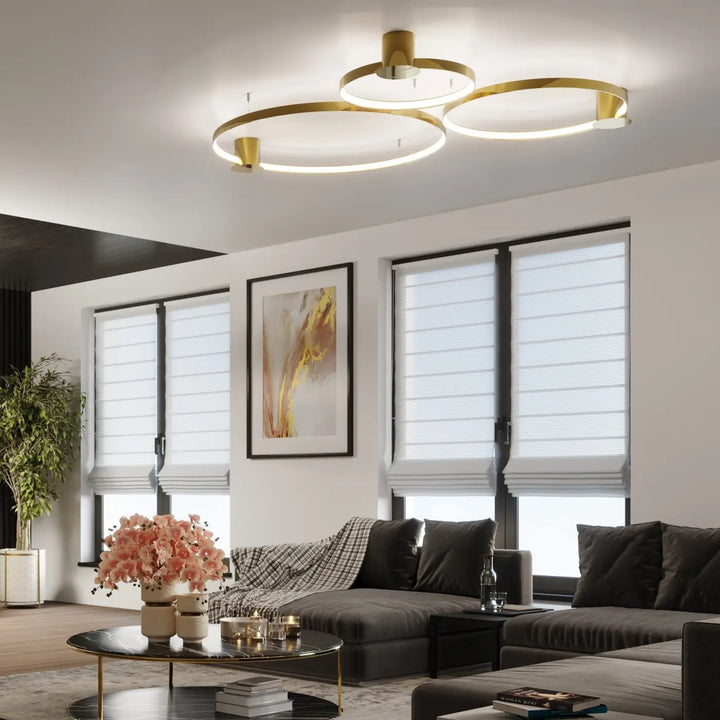 Luminaire plafonnier design unique or poli avec modules led trois anneaux circulaires entrelacés pour libre cours à lélégance