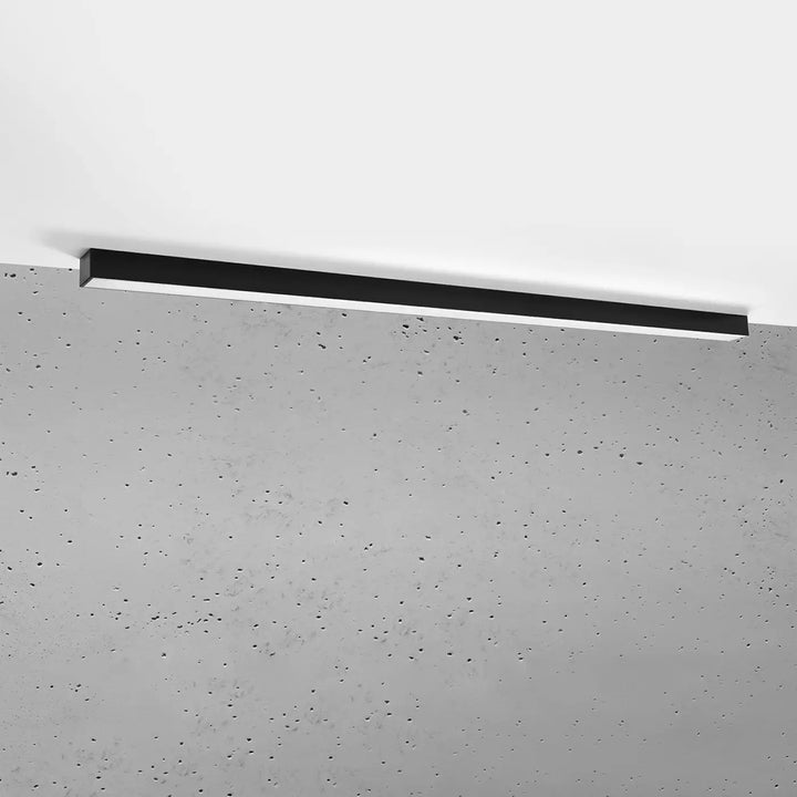 Luminaire plafonnier pinne 150 3000k noir collection pinne avec paramètres d’éclairage en différentes tailles monté au plafond