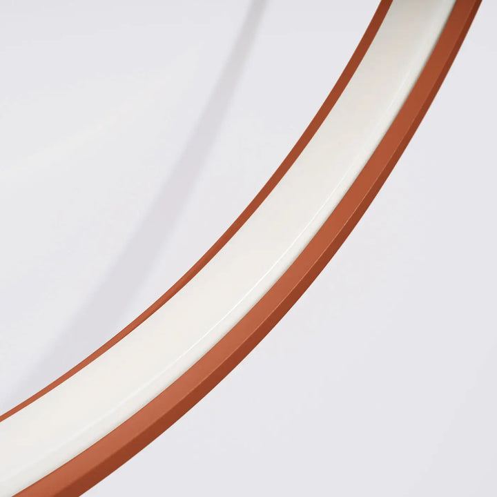 Luminaire plafonnier rio 110 3000k avec cadre en aluminium allient élégance blanc lisse et bords marron rouge ocre anneaux led