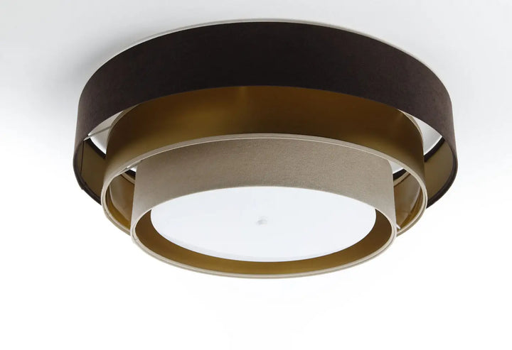 Luminaire plafonnier marron triniti elegant avec anneaux concentriques en noir mat, doré brossé et tissu beige