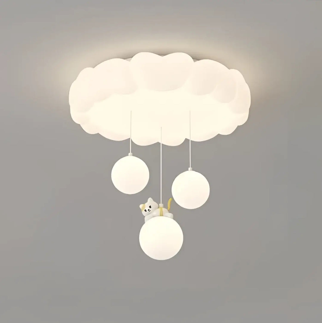 Luminaire plafonnier molya blanc en forme de nuage avec trois ampoules sphériques suspendues et figurine de chat, idéal pour salle à manger