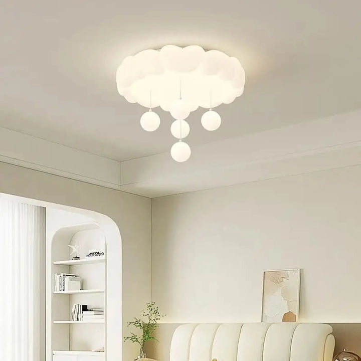 Luminaire plafonnier molya en forme de nuage blanc avec des ampoules sphériques pour salle à manger moderne