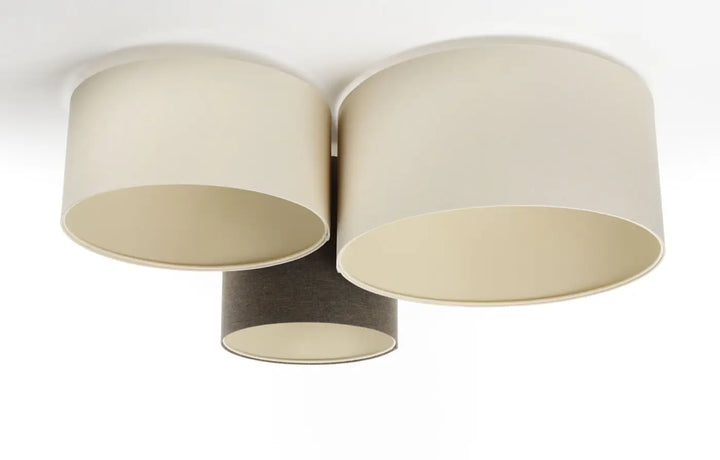 Luminaire plafond trio boho elegant avec trois abat-jours cylindriques en tissu naturel marron gris écru crème