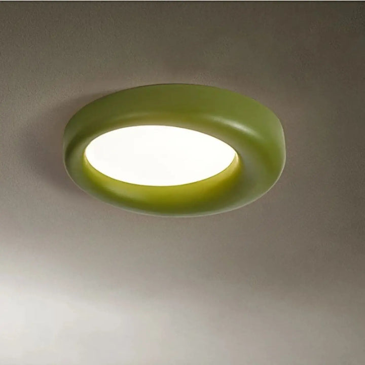 Luminaire plafonnier torix led style avec finition vert avocat mat et centre lumineux blanc éclatant
