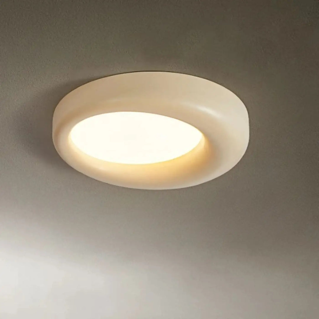 Luminaire plafonnier torix led style cercle finition mate blanc cassé avec éclat d ambiance chaude