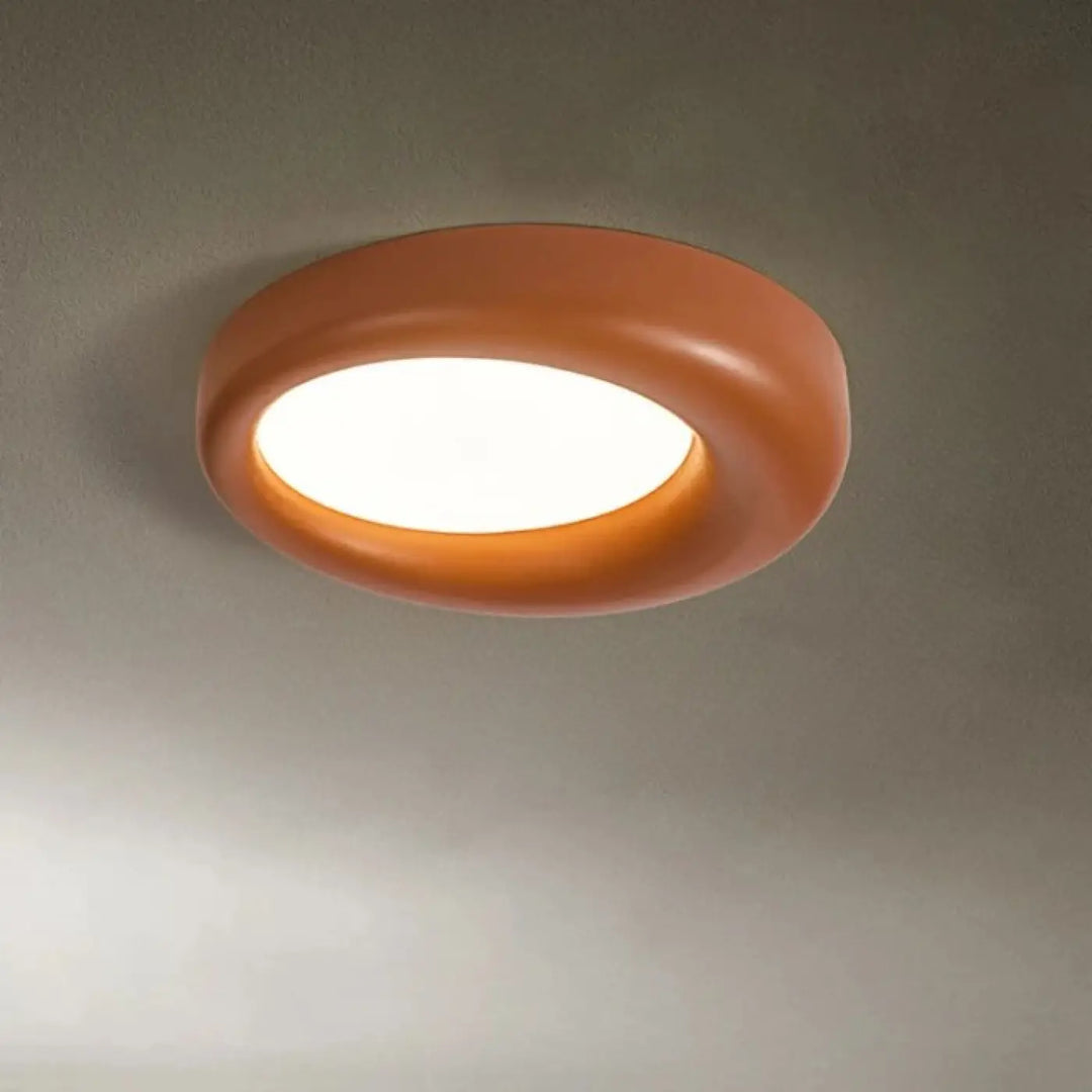 Luminaire plafonnier torix led style orange circulaire avec finition mate et centre blanc lumineux