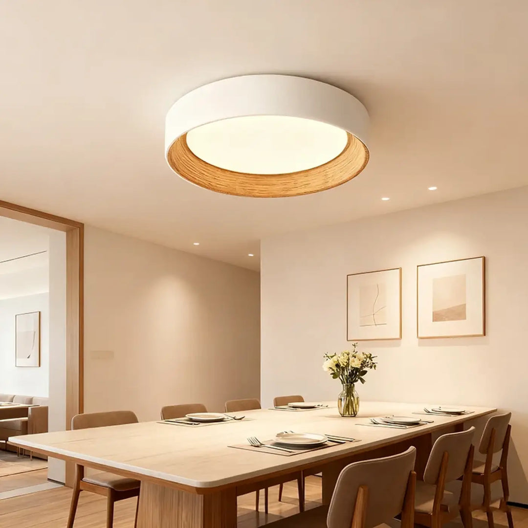Luminaire plafonnier moderne rond avec anneau blanc et bord en bois chaud pour un éclairage élégant