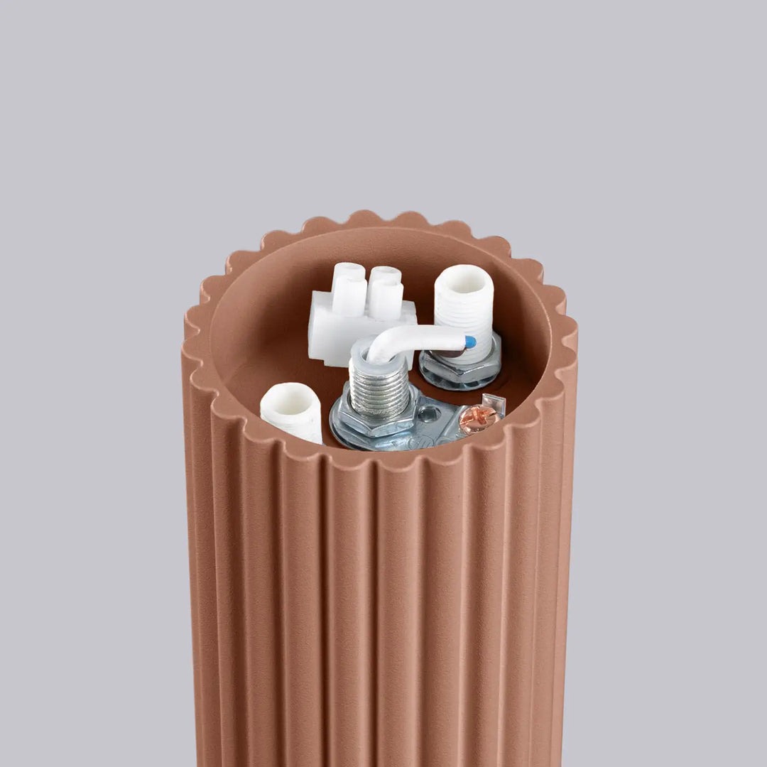 Luminaire plafonnier halo moka avec radiateur cylindrique brun et composants internes visibles pour bureau décorative