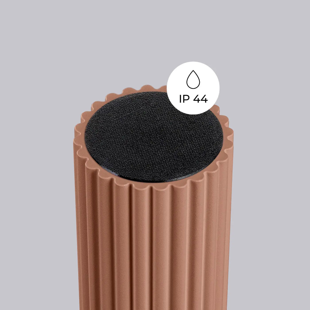 Luminaire plafonnier halo moka cuivre avec poignée noire textured et résistance à l’eau ip44 pour bureau décorative