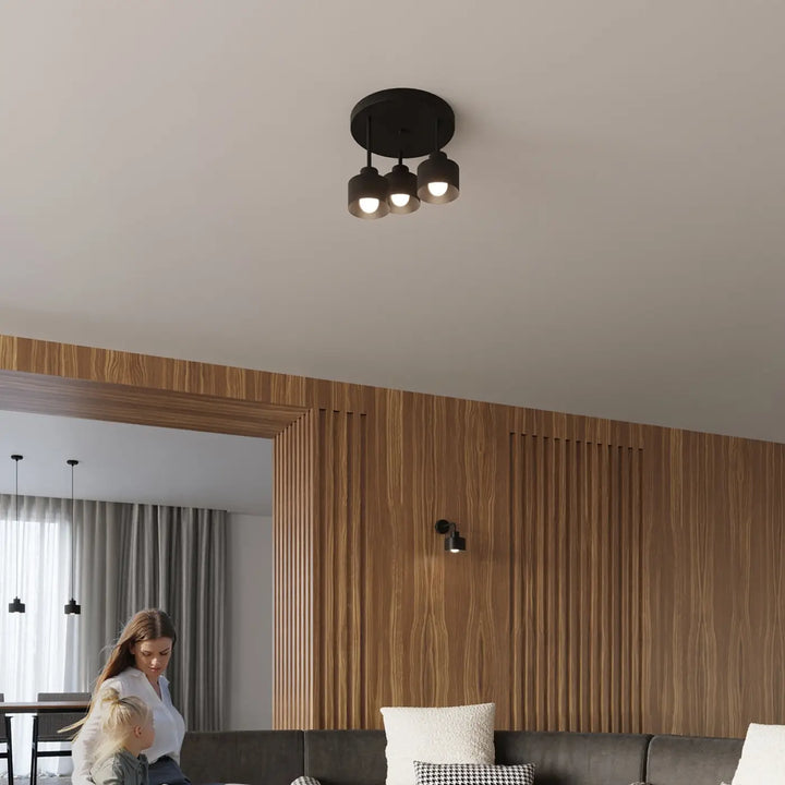 Luminaire plafonnier savar 2 noir avec trois lampes z linii savar przyciągają uwagę jednocześnie emanują prostotą