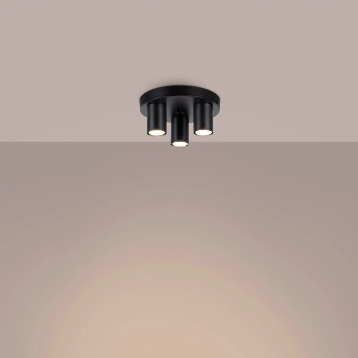 Plafonnier lagos 3p noir avec trois spots cylindriques émettant une lumière chaude pour un caractère chic