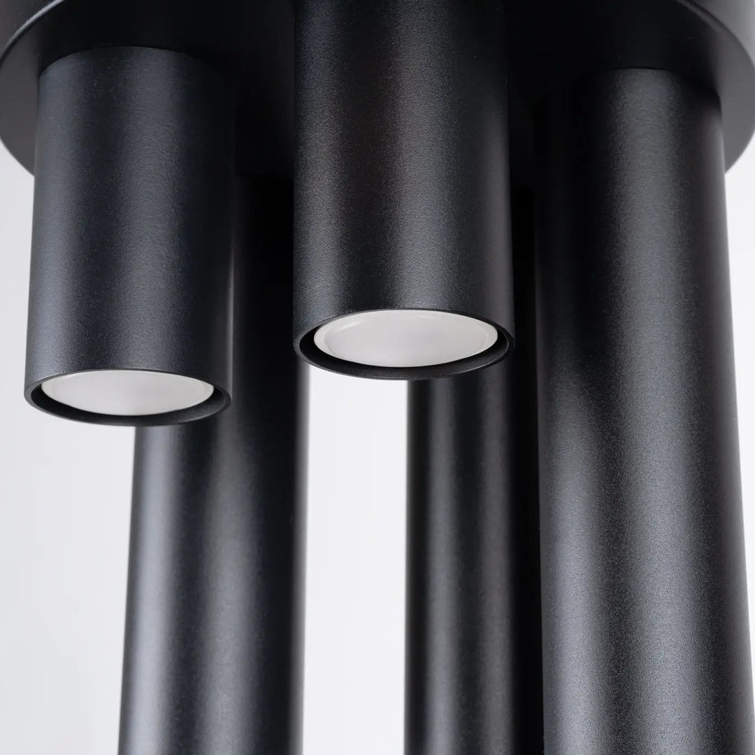 Plafonnier lagos 5p noir avec suspensions cylindriques noires mat et réflecteurs intérieurs blancs au caractère chic