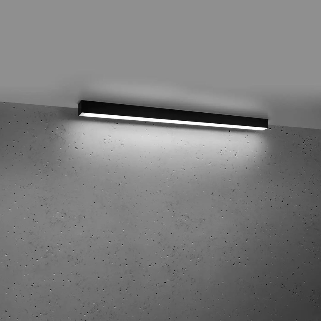 Luminaire plafonnier pinne 90 noir avec module led émettant une lumière blanche 4000k optimisée pour paramètres d’éclairage