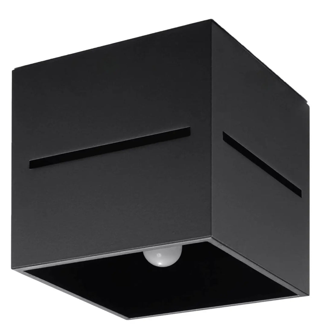 Plafonnier lobo noire mat en forme de cube avec perforation linéaire pour disperser un spectacle lumineux
