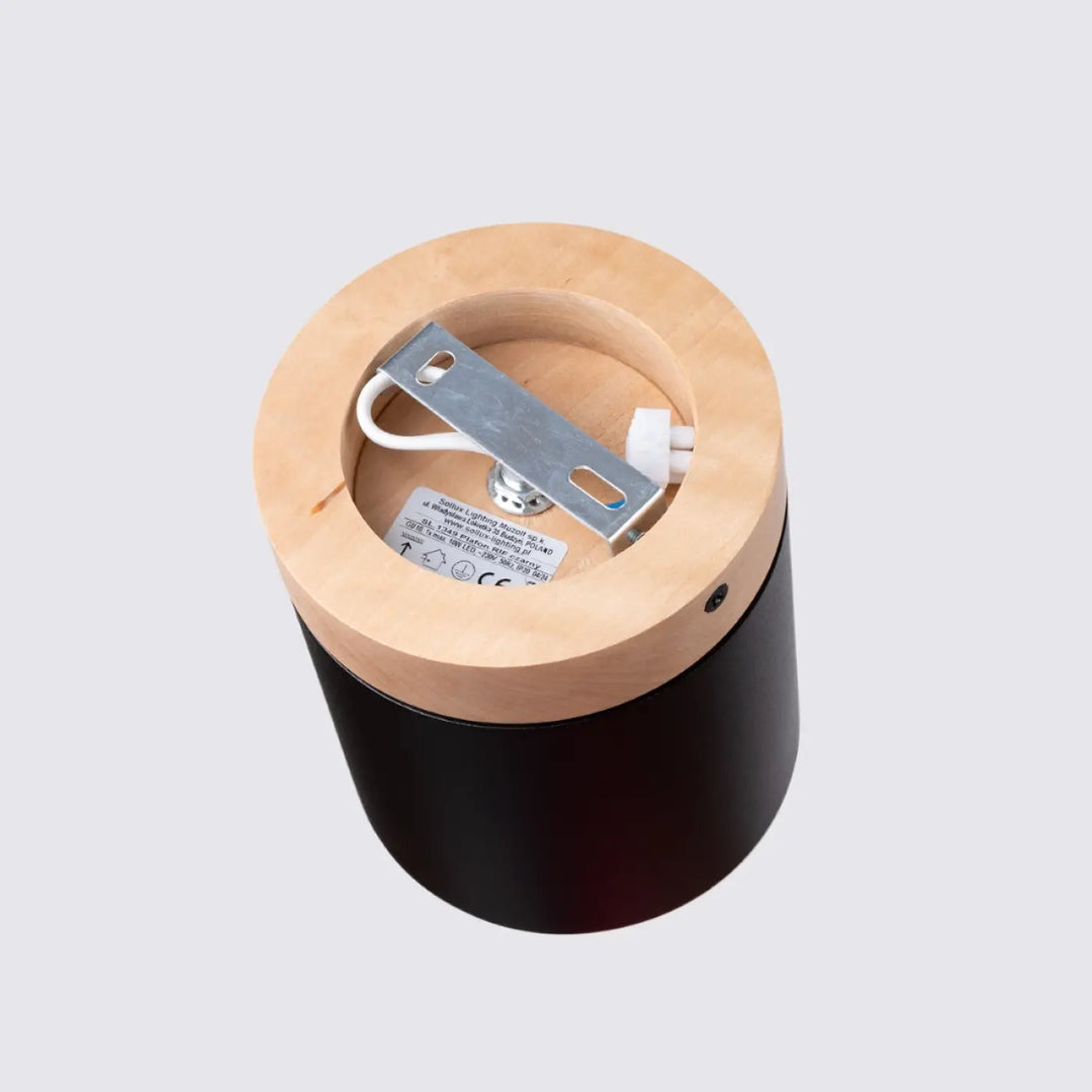 Luminaire plafonnier rif noir cylindrique avec bois naturel et support metal pour solutions déclairage modernes