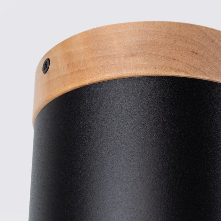 Plafonnier rif noir en finition mate avec couvercle en bois naturel pour des solutions d’éclairage modernes