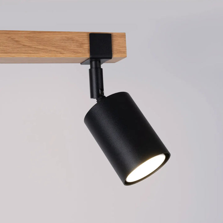 Luminaire plafonnier fager 2 noir avec lampe directionnelle fager et abat-jours orientables monté sur bois naturel