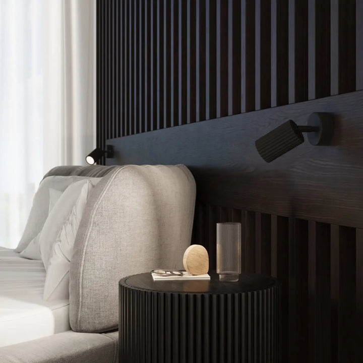 Luminaire plafonnier karbon 4 noir avec design minimaliste et ampoules gu10 interchangeables, table dappoint cylindrique noire texturée